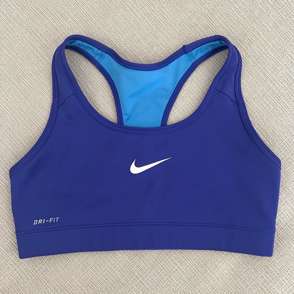 Nike Dri-Fit Swoosh Sports Bra